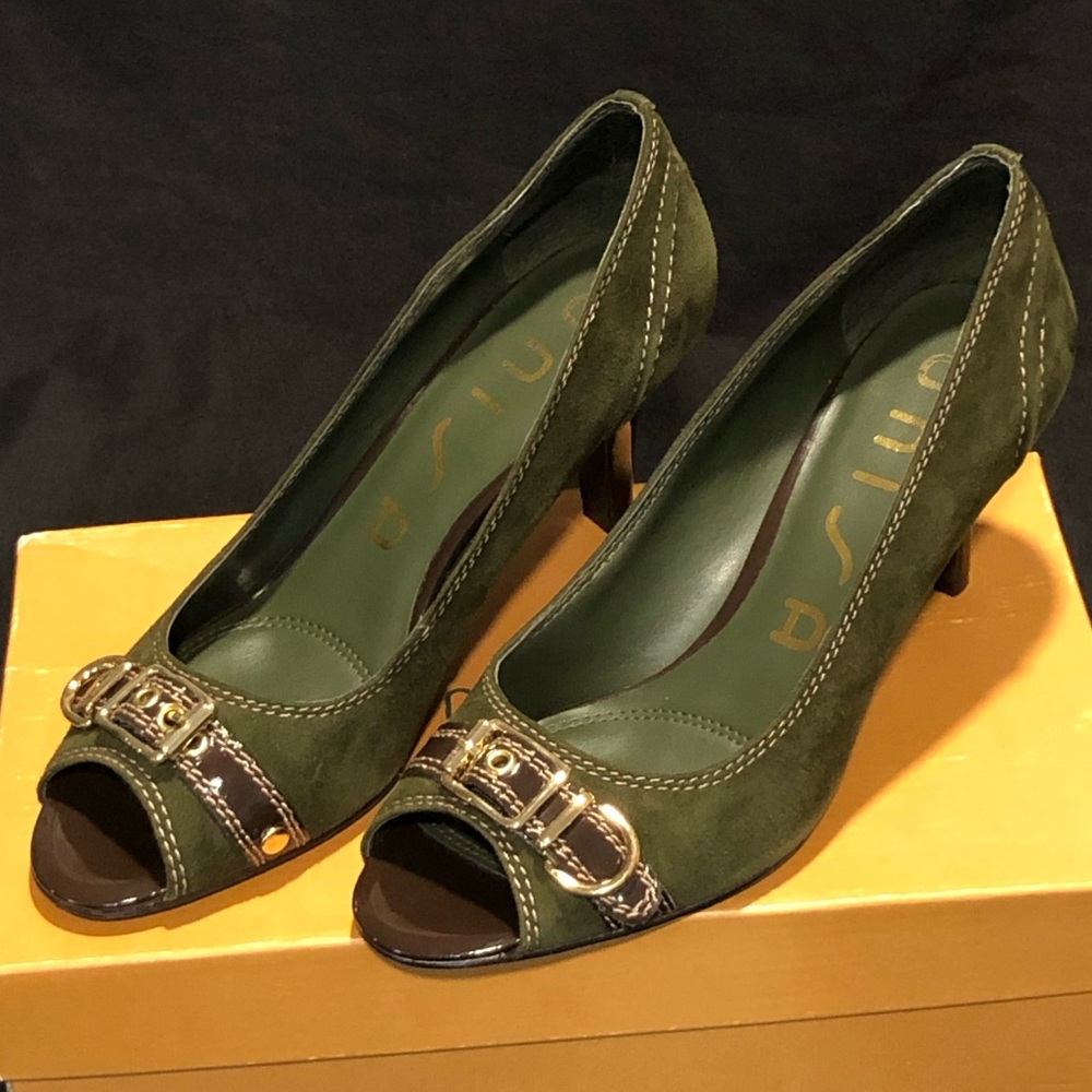Unisa Hunter Green Suede Pumps